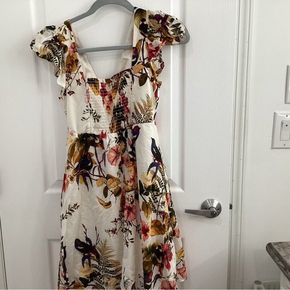 Taylor cream floral dress - Picture 11 of 12